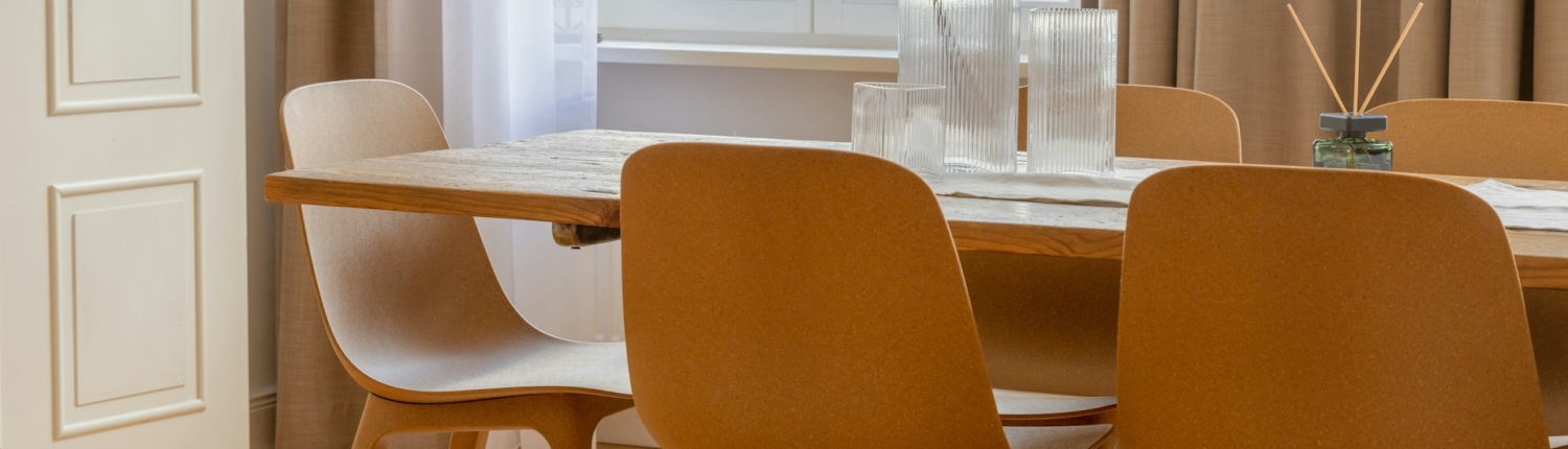 smalle eettafel met 5 stoelen